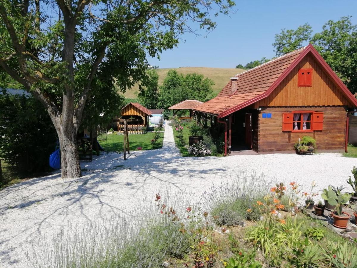 Hotel Pod Orehom Drvena Kuca I Sauna Krapina Exterior foto