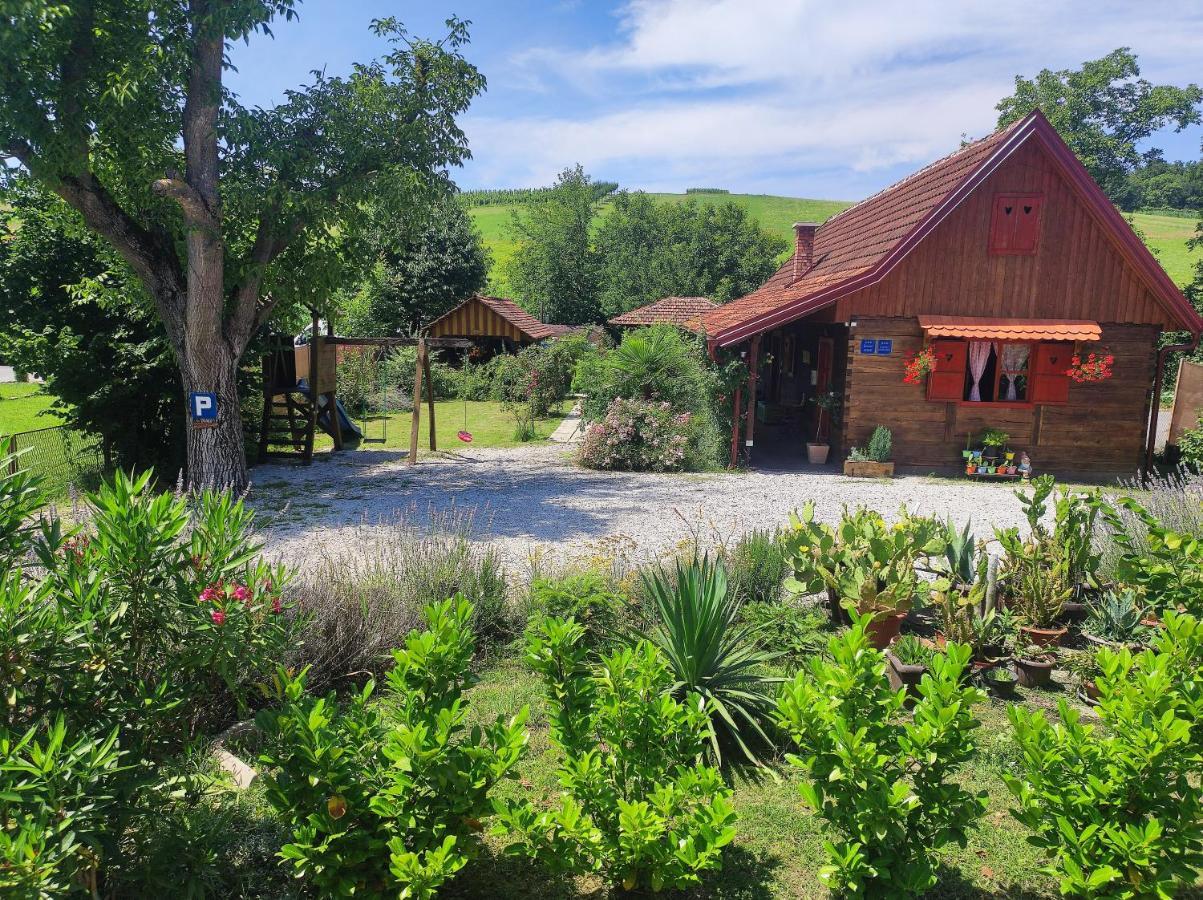 Hotel Pod Orehom Drvena Kuca I Sauna Krapina Exterior foto