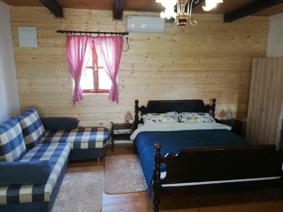 Hotel Pod Orehom Drvena Kuca I Sauna Krapina Exterior foto