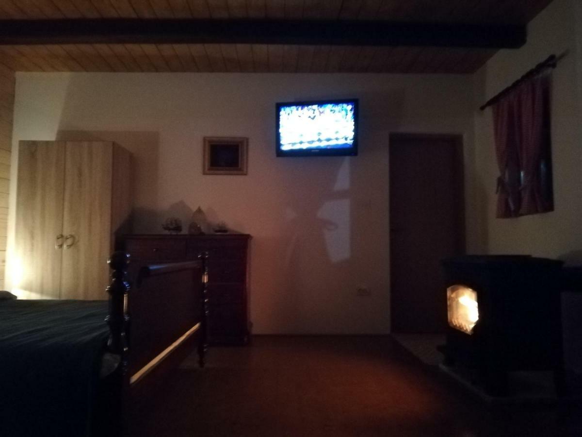 Pod Orehom Drvena Kuca I Sauna Krapina Exterior foto