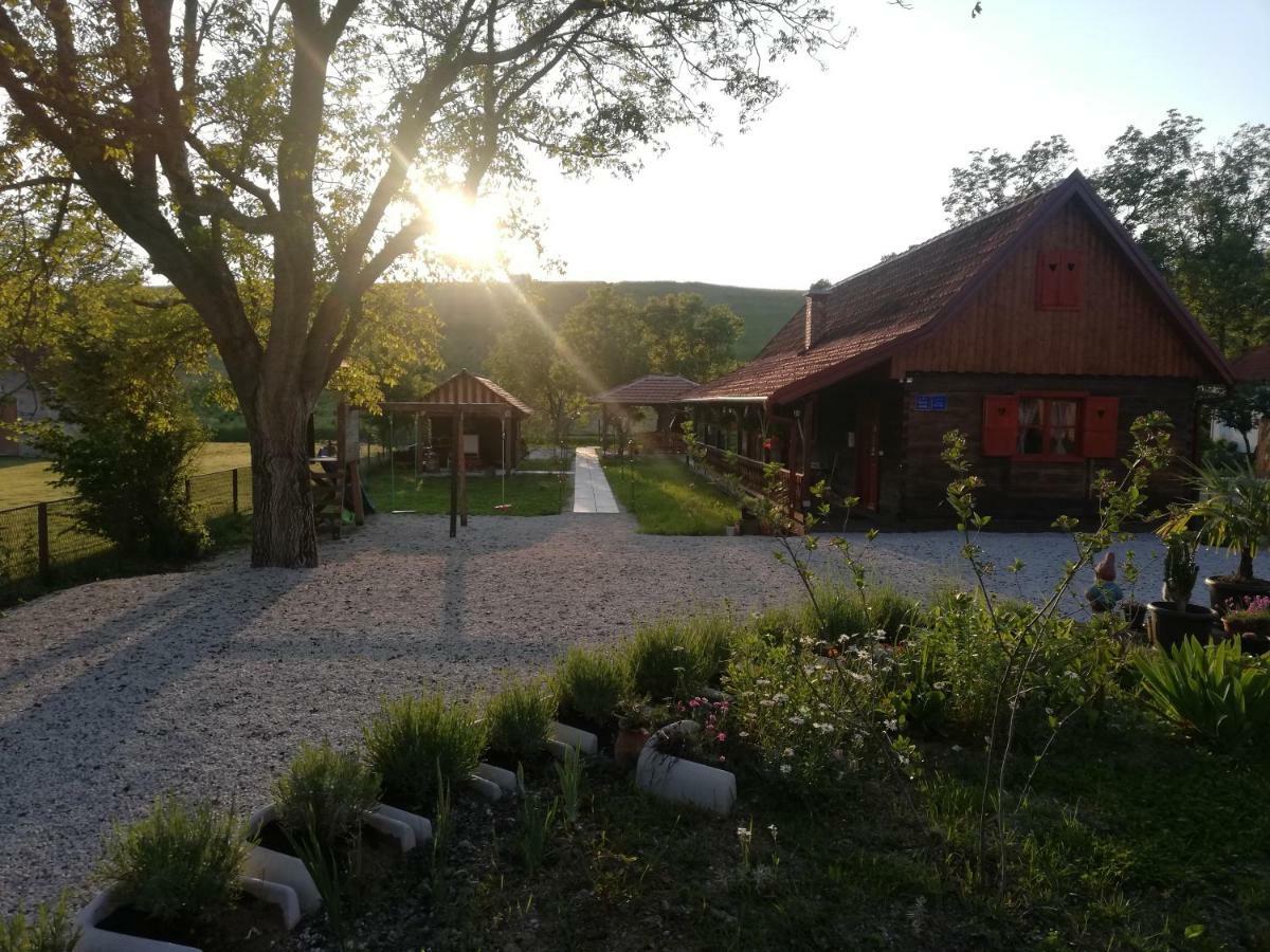 Hotel Pod Orehom Drvena Kuca I Sauna Krapina Exterior foto